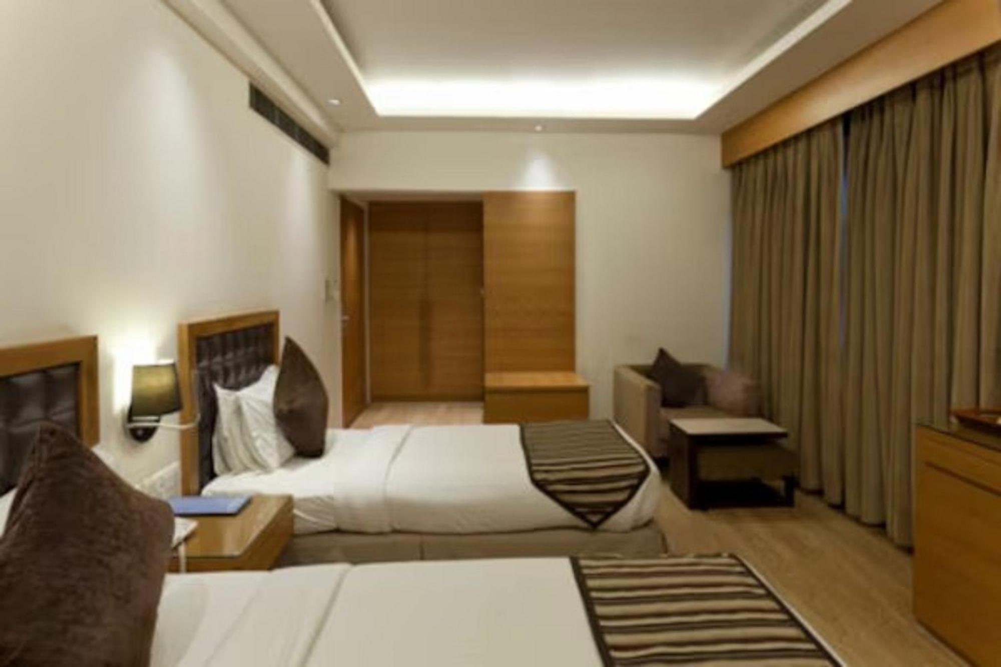 Hotel Saket 27 Nova Deli Exterior foto